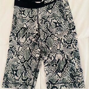 Nike Women's Monochrome Patterned Bike Shorts